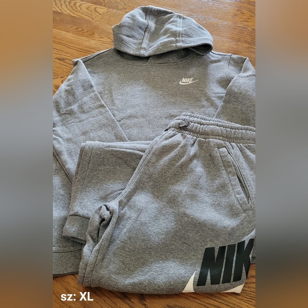 Nike Gray Sweatpants with Elastic Waistband and Tapered Fit